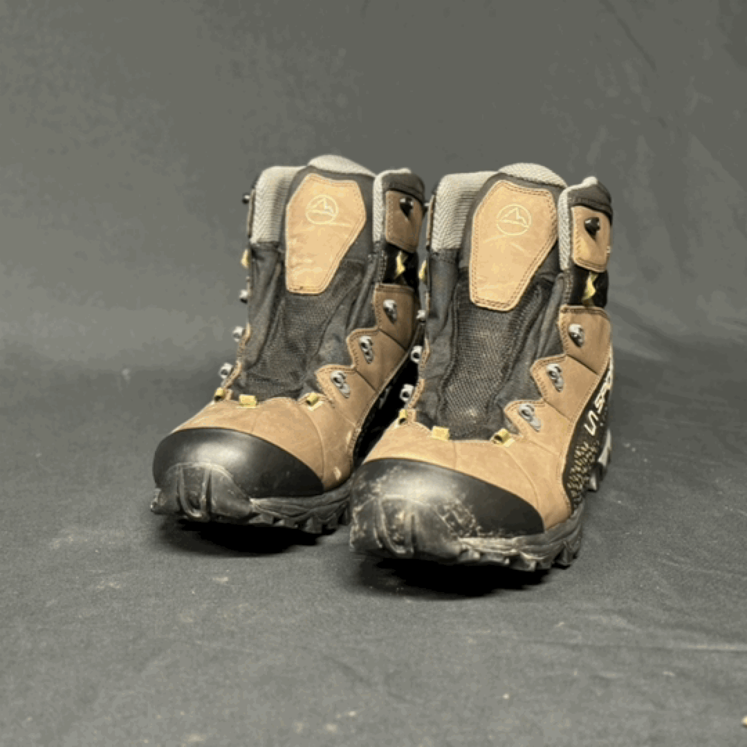 animated photo of dual color lacing on a la sportiva nucleo boot on. agrey background