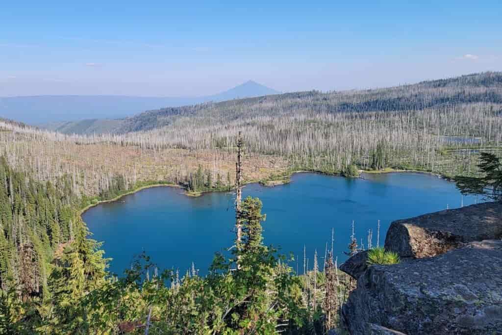 wasco lake from minto pass with central oregon desert in the distance