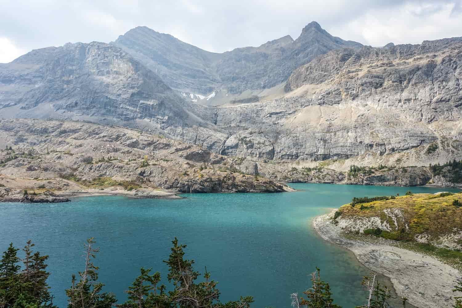 turquoise blue below rocky mountains 