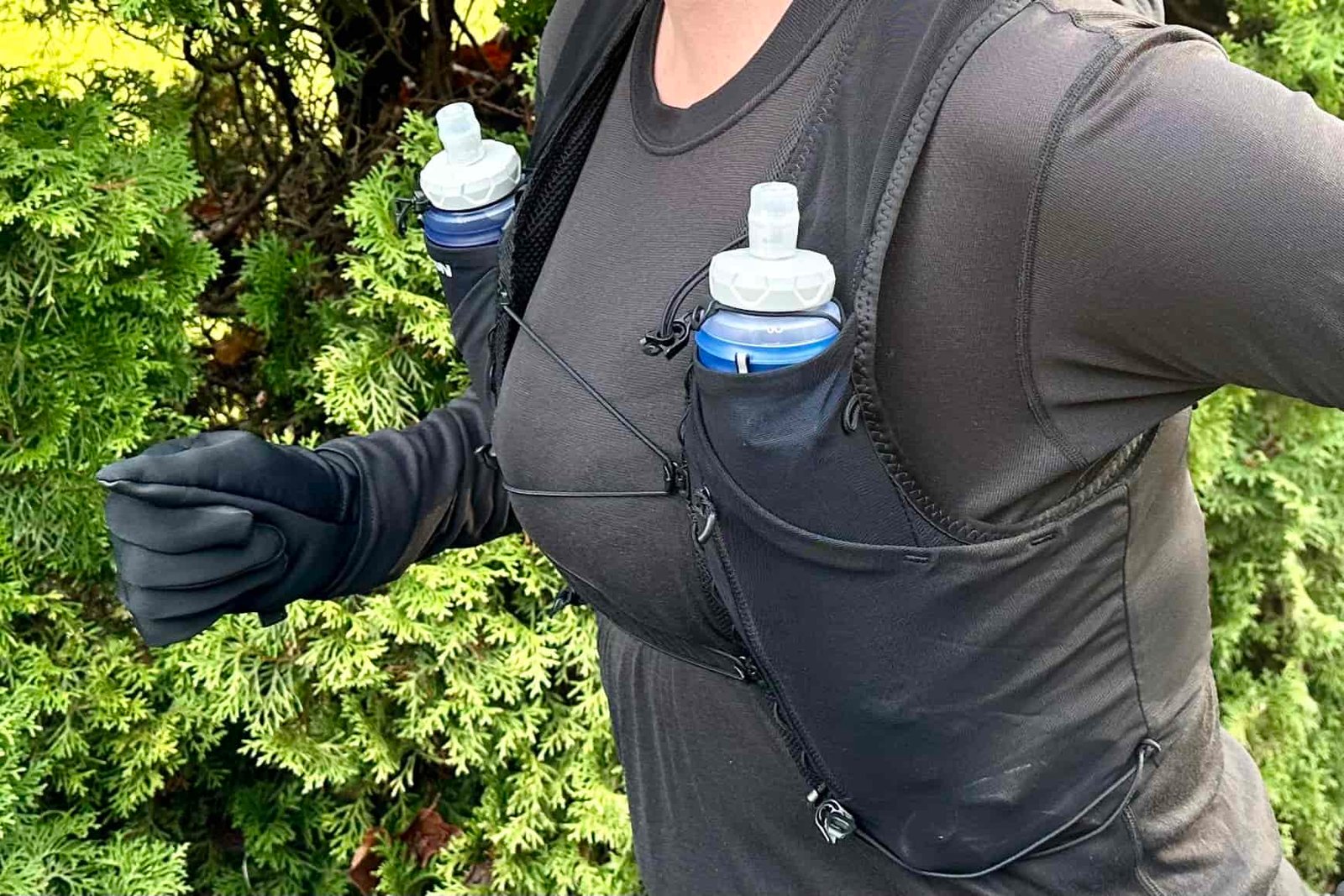 Close up of flasks in a Salomon ADV Skin 12 Unisex Running Vest