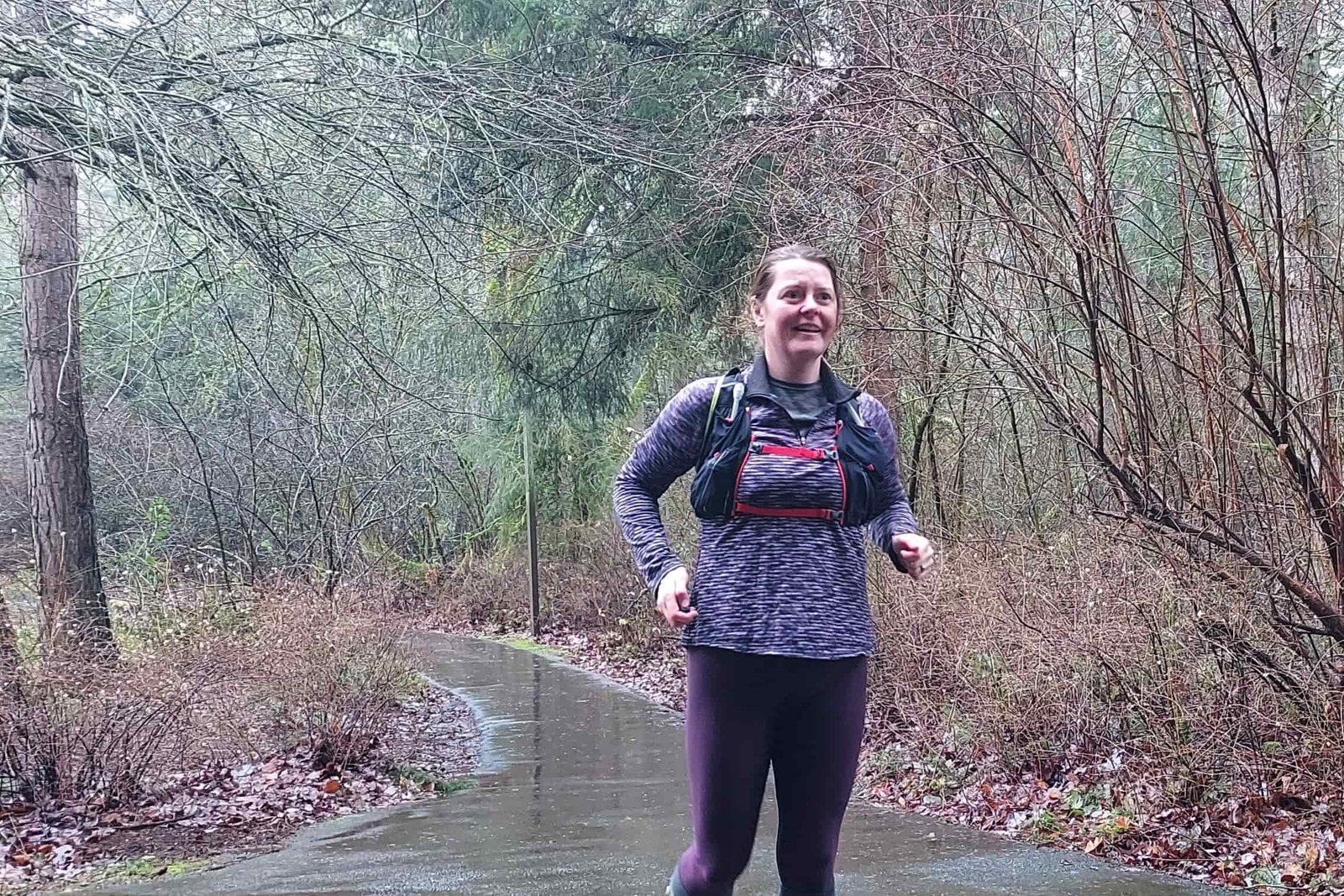Runner wearing the Nathan Pinnacle 4 Hydration Race Vest