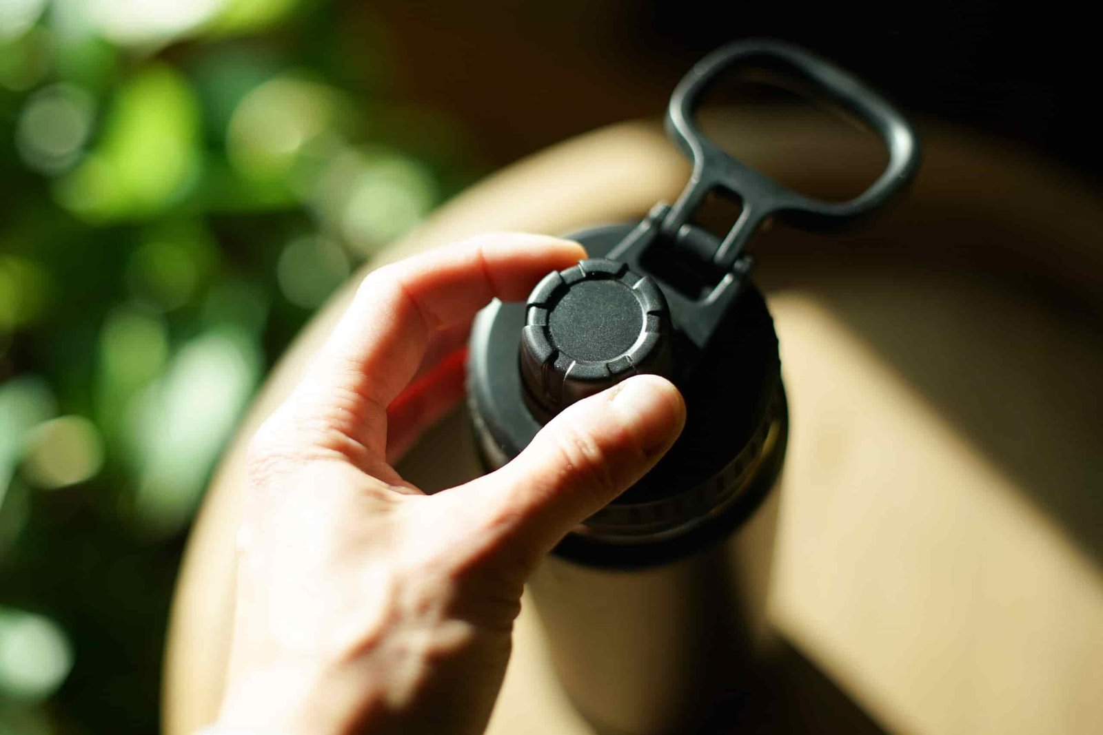 A close up of the screw-on lid of the Takeya Actives Insulated water bottle.