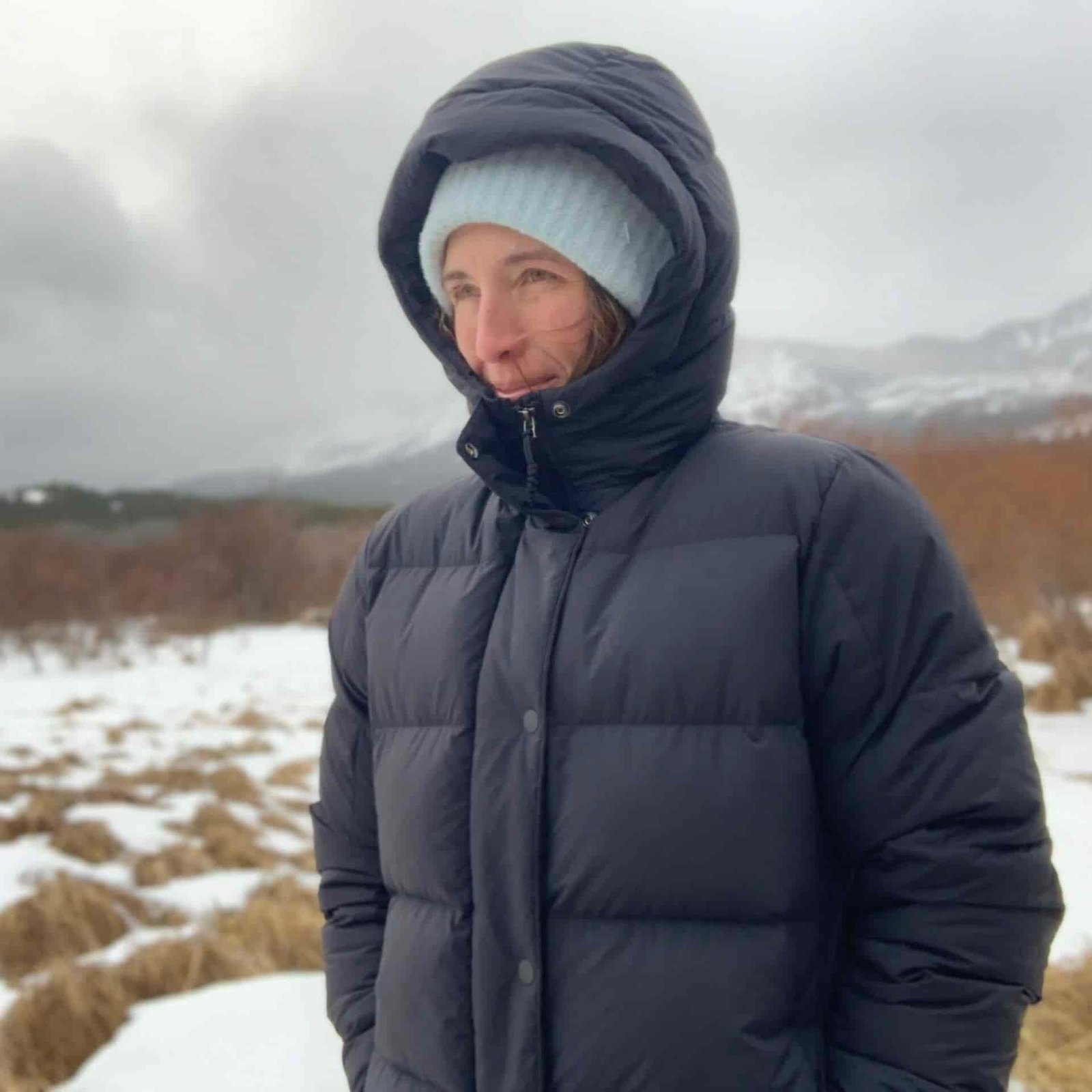 woman wearing the rei norseland with her hood up