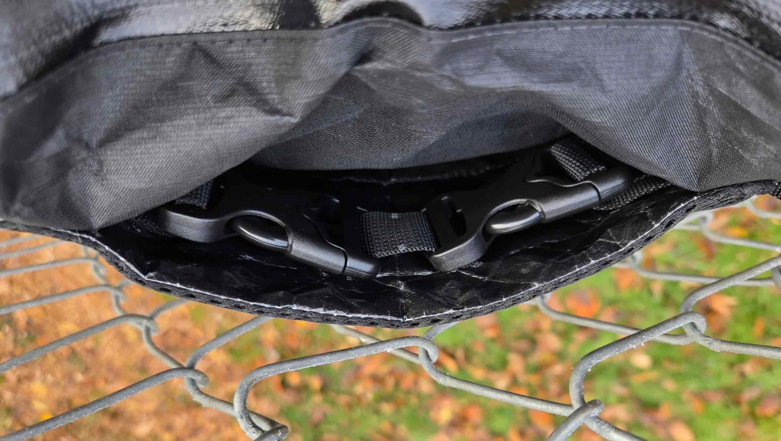 a close up of the buckle system on the zpacks fupa fanny pack