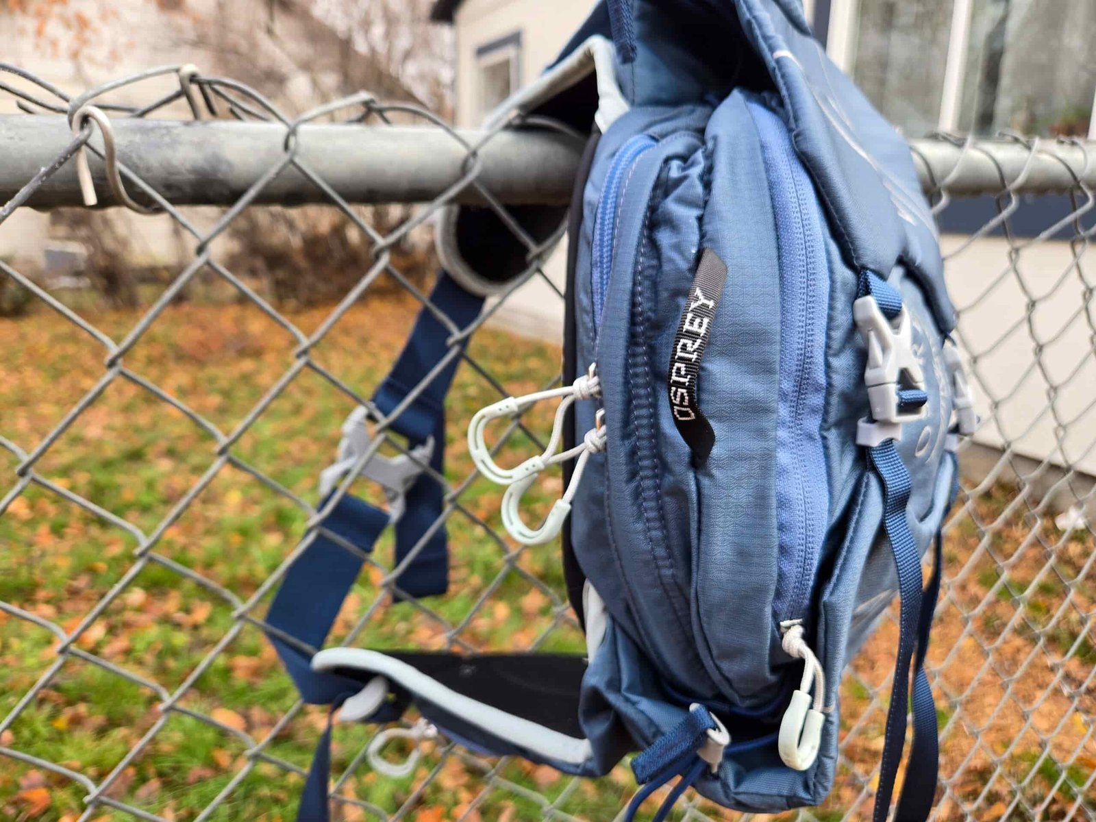 top view of the osprey tempest or talon fanny pack
