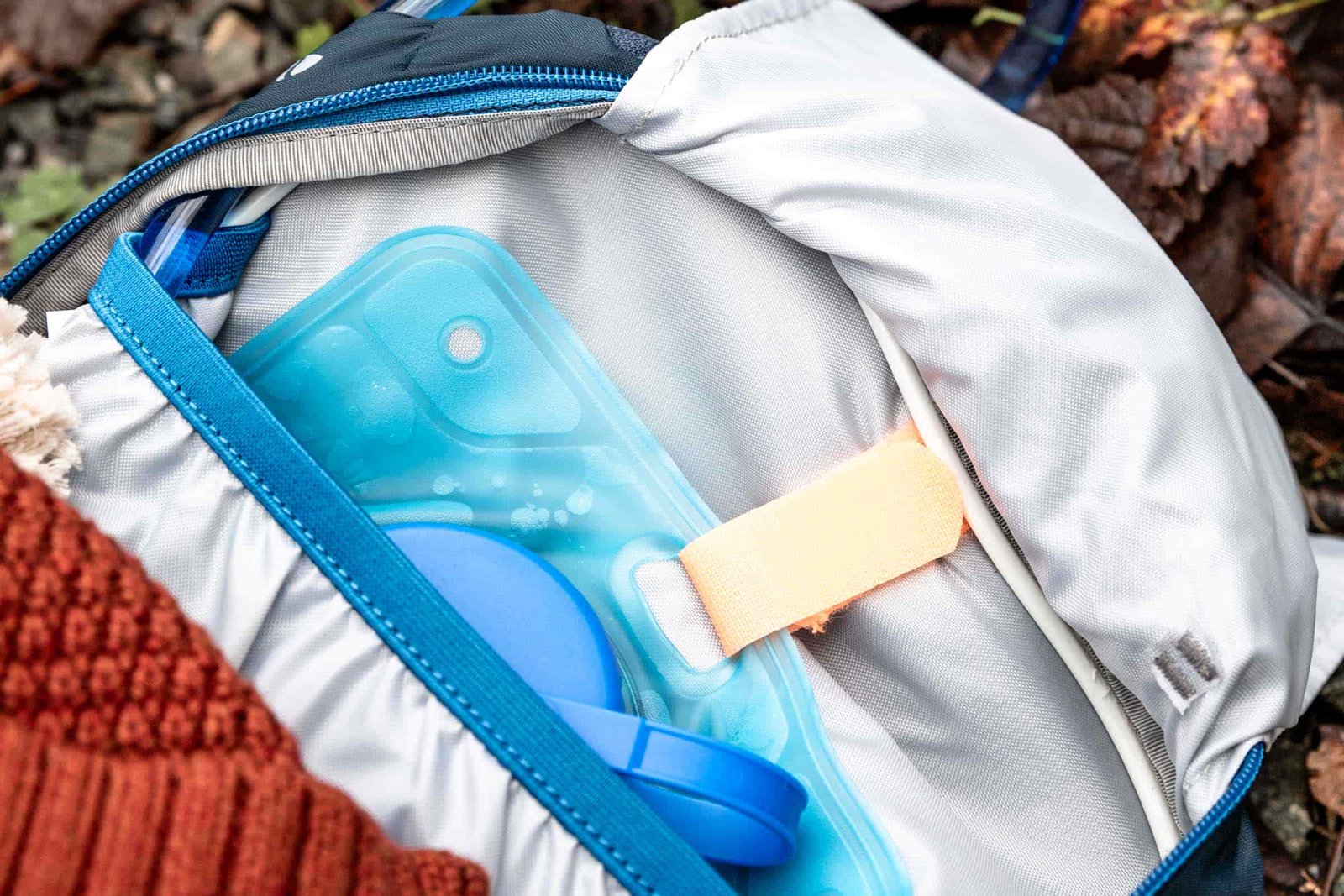 Details of Deuter Speed Lite 13 Hydration Pack - internal view of the pack showing the connection of a hydration bladder to the top hang attachment of the pack