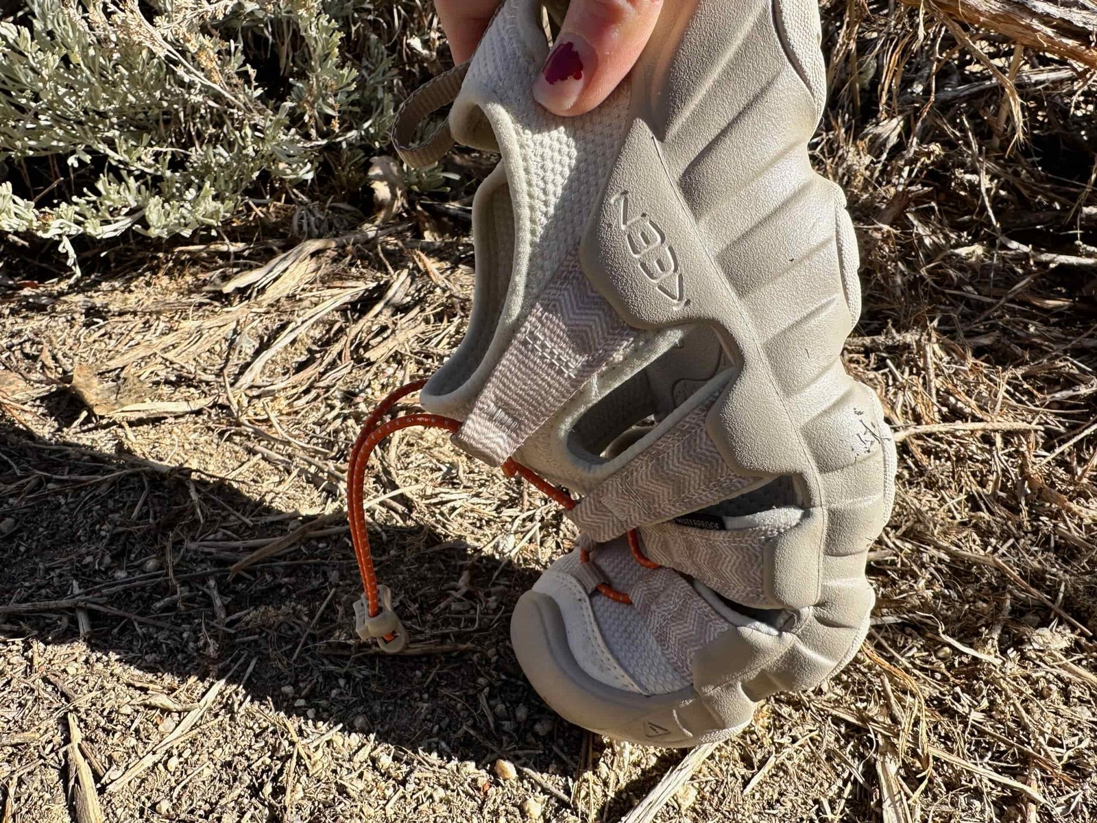 Close ups of the Keen Hyperport H2 Sandal ability to support feet