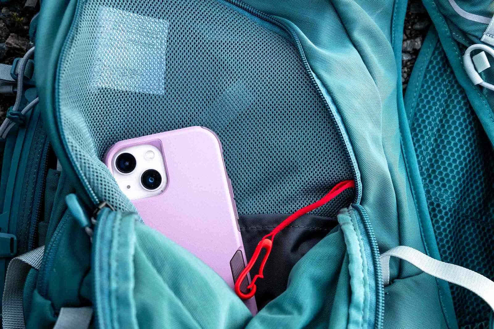 Details of Osprey Dyna 15L - the main compartment of the pack is shown with a key chain hook