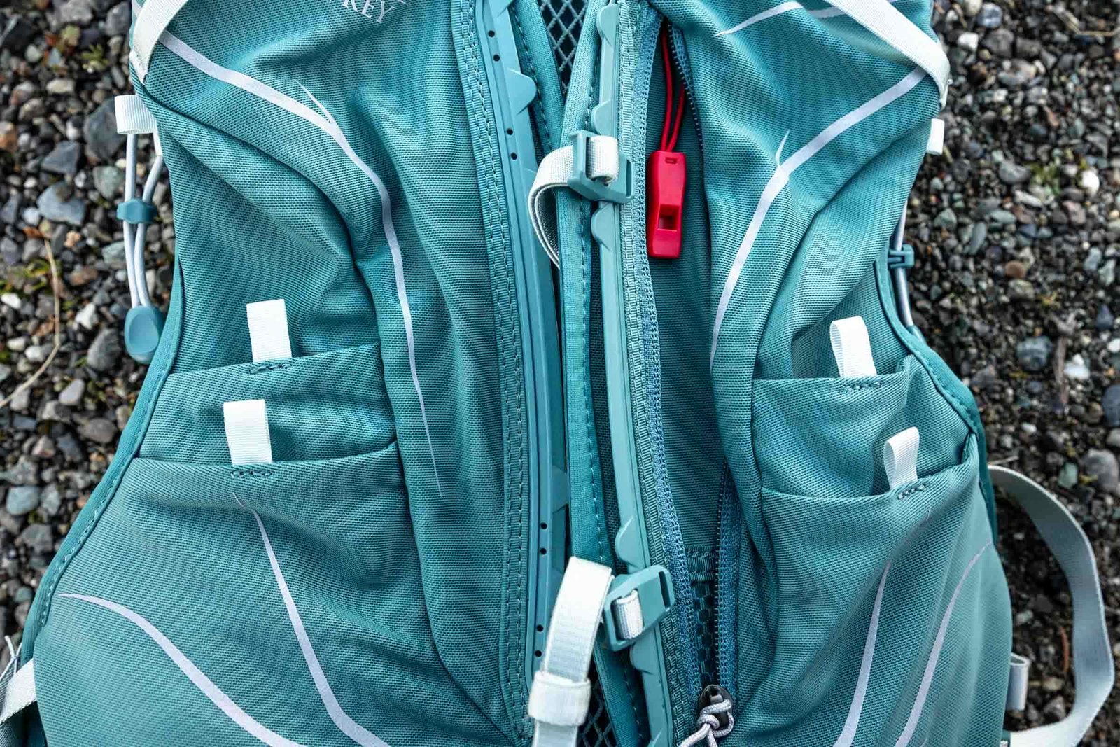 Details of Osprey Dyna 15L - the front of the pack (showing shoulder straps)