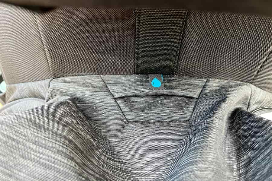Close-up of the hydration-compatible pocket on the Thule Sapling child carrier.