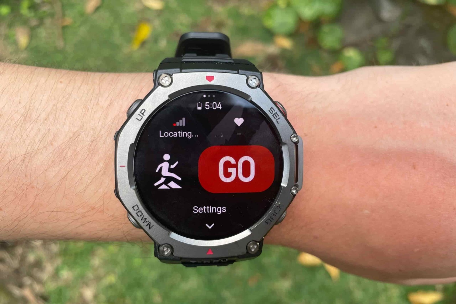 The start activity screen of a GPS watch.