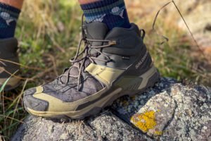 Zoomed-in shot of the lateral side of the Salomon X Ultra 5 Mid, emphasizing the rugged textile upper, reinforced overlays, and GORE-TEX tag.